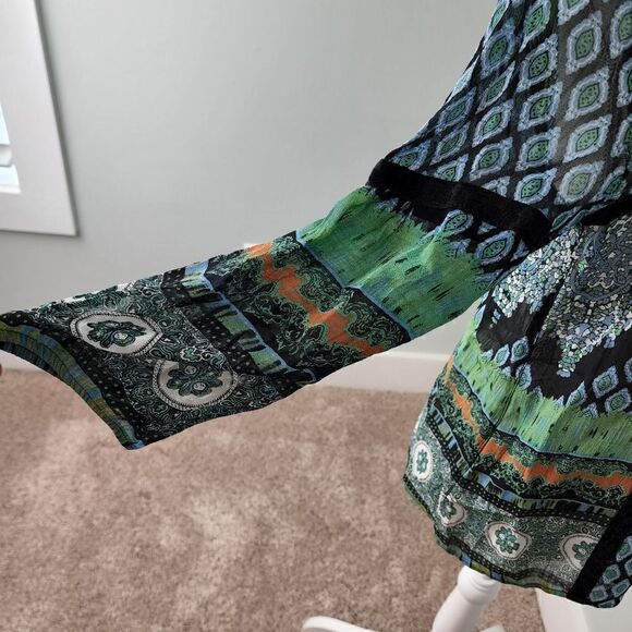 BILA WOMEN'S CROCHET NECKLINE PAISLEY PRINT 3/4 LENGTH SLEEVES TOP SIZE SMALL - Picture 4 of 7